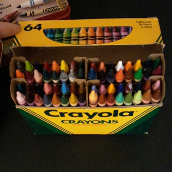 Vintage 1992 Crayola Christmas Tin w/ crayons - Picture 5 of 11